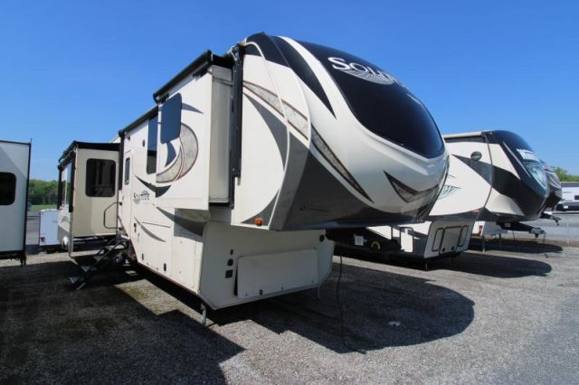 LS-2-0518 Occasion Grand Design Solitude 384GK 2018 a vendre1