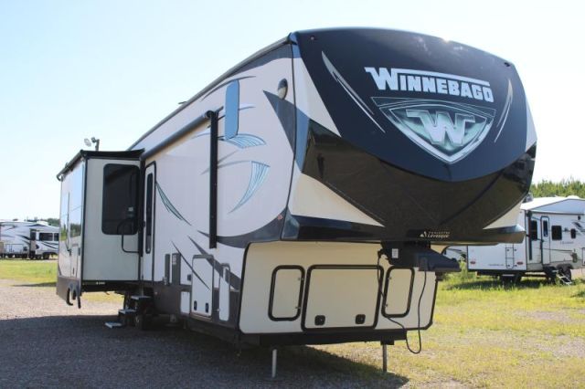 LS-BT-0142F Occasion Winnebago Winnebago 39FB 2017 a vendre1