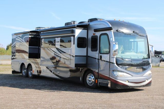 American Coach Revolution 42T