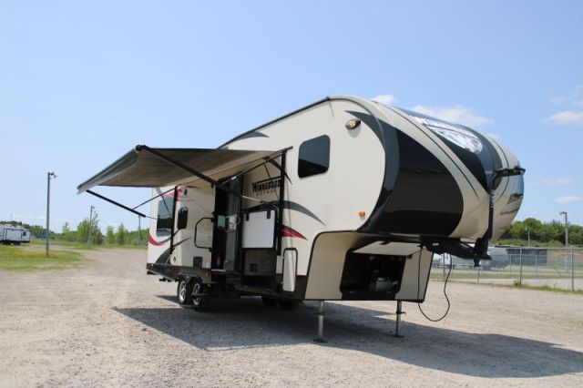 LS-AD-2683 Occasion Winnebago Voyage 29RLS 2015 a vendre1