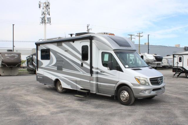 LS-AJ-3836R Occasion Winnebago Navion 24V 2014 a vendre1