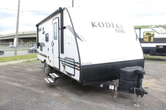 LS-AD-2874R Occasion Dutchmen Kodiak 198BH 2021 a vendre1