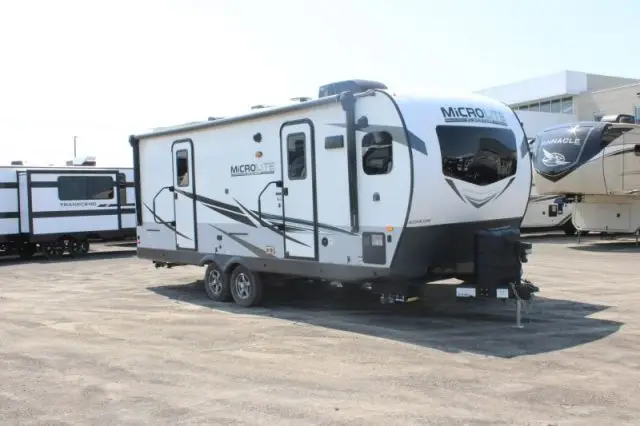 LS-AD-2557R Occasion Forest River Flagstaff 25FKB 2021 a vendre1